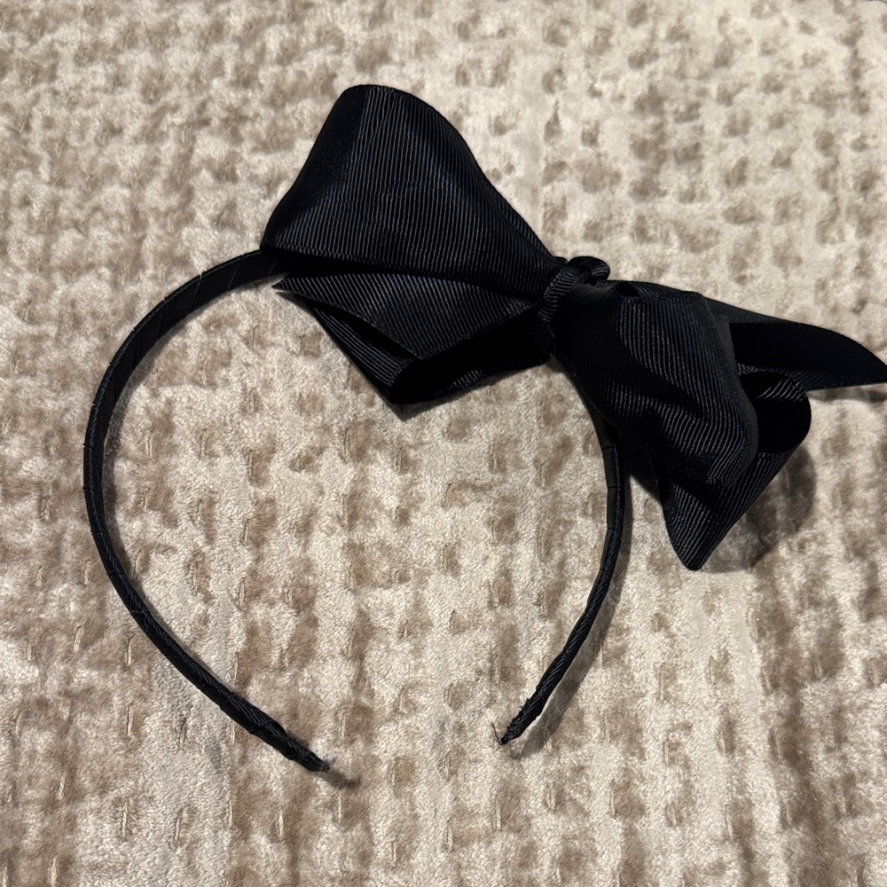 Black bow headband for a 8 to 10 year old girl